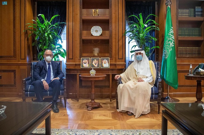 وصول طائرتين إغاثيتين تمثلان أولى طلائع الجسر الجوي الإغاثي السعودي لدعم الشعب الأفغاني