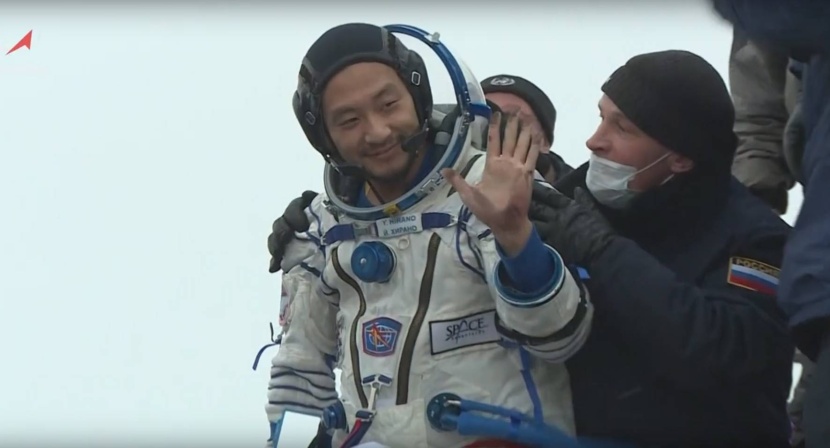 ملياردير ياباني يعود إلى الأرض بعد 12 يوما في الفضاء