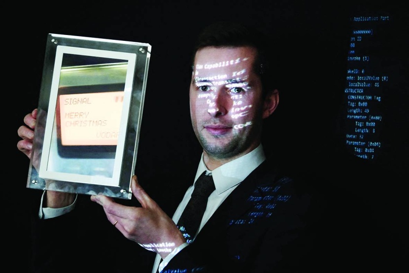 بيع أول رسالة نصية بـ 120 ألف دولار