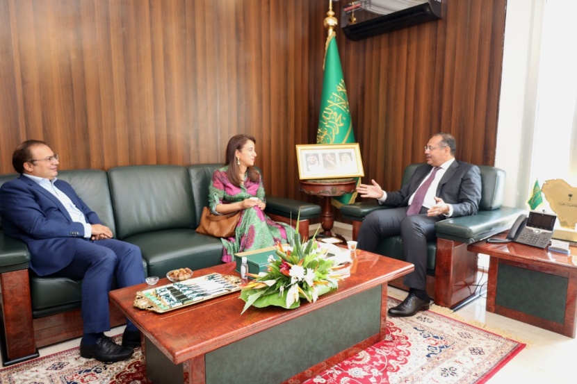 سفير المملكة لدى الكوت ديفوار يستقبل مسؤولة في البنك الأفريقي للتنمية