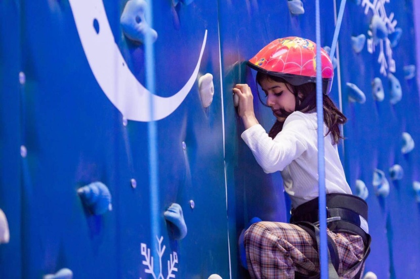 «قبة الثلج» .. ألعاب متنوعة للكبار والصغار