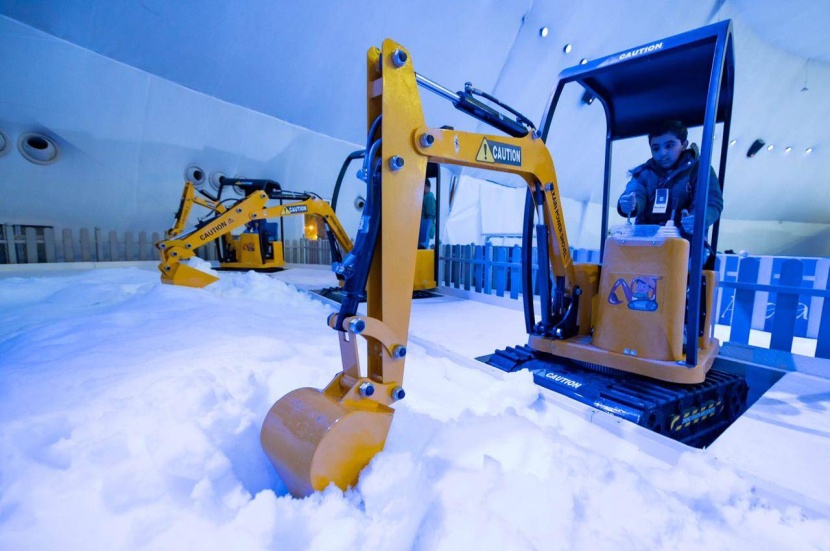 «قبة الثلج» .. ألعاب متنوعة للكبار والصغار