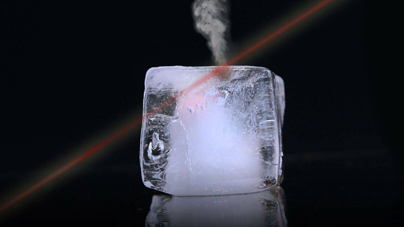 مكعبات ثلج .. لا تذوب وتحارب البكتيريا