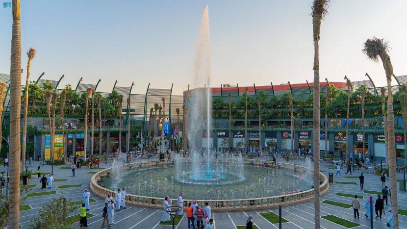 نافورة «الجاردن» تتراقص على أنغام الموسيقى والأضواء