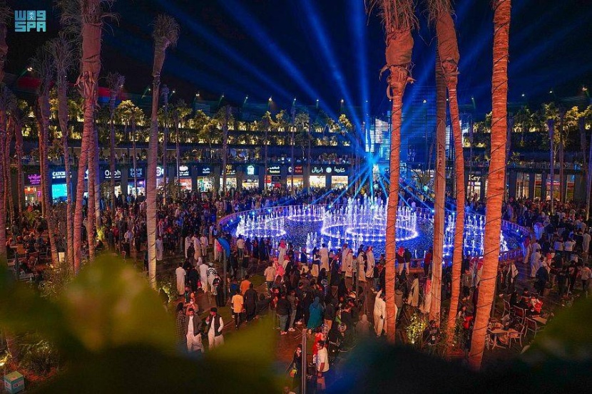 نافورة «الجاردن» تتراقص على أنغام الموسيقى والأضواء