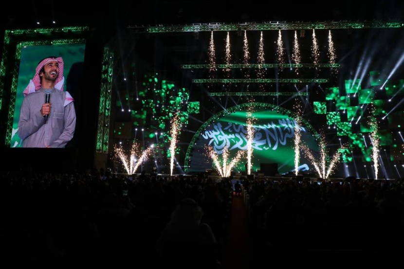 في أجواء وطنية واجتماعية .. انطلاق الأمسيات الشعرية