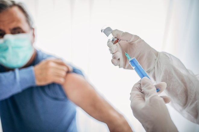 100 يورو شهريا غرامة عدم الحصول على اللقاح في اليونان