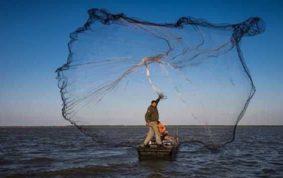 صيادون صينيون يعثرون على أجهزة تجسس تحت الماء