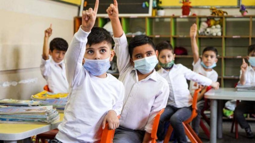 "أوميكرون" يعيد الكمامات في مدارس بريطانيا