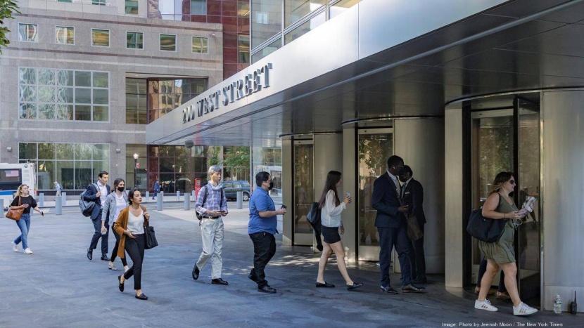 بنوك وول ستريت دفعت 142 مليار دولار أجورا في 2021