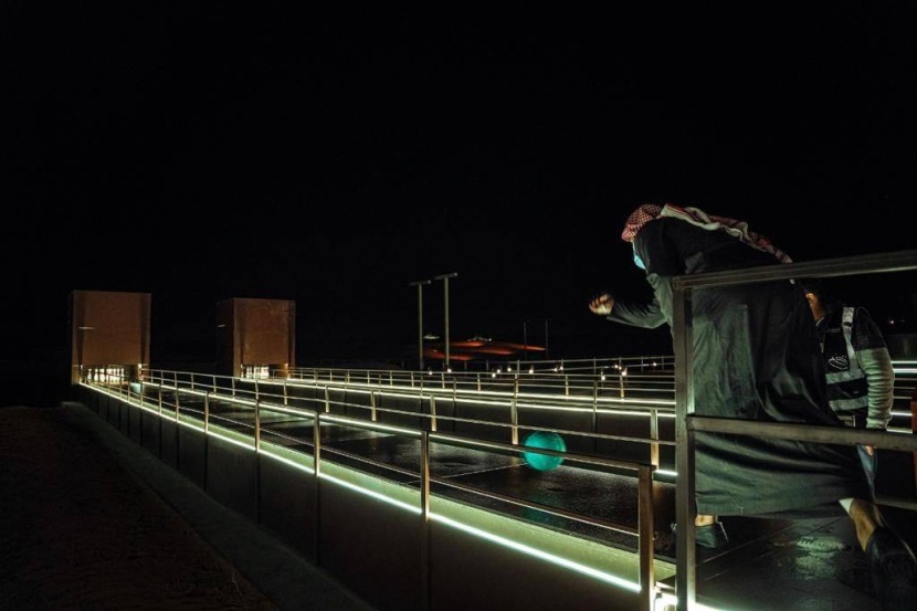 وهج «أوايسس» .. تموجات رملية وإضاءات ليلية وأجواء رياضية