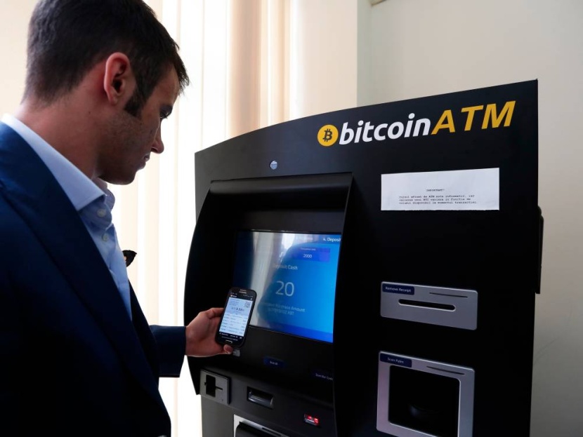 «بيتكوين» تخسر 76% من مكاسب 2021 في أقل من شهر