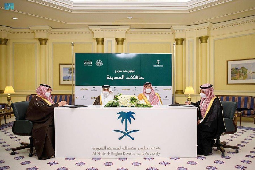 فيصل بن سلمان يرعى عقد مشروع حافلات المدينة لتغطية المنطقة