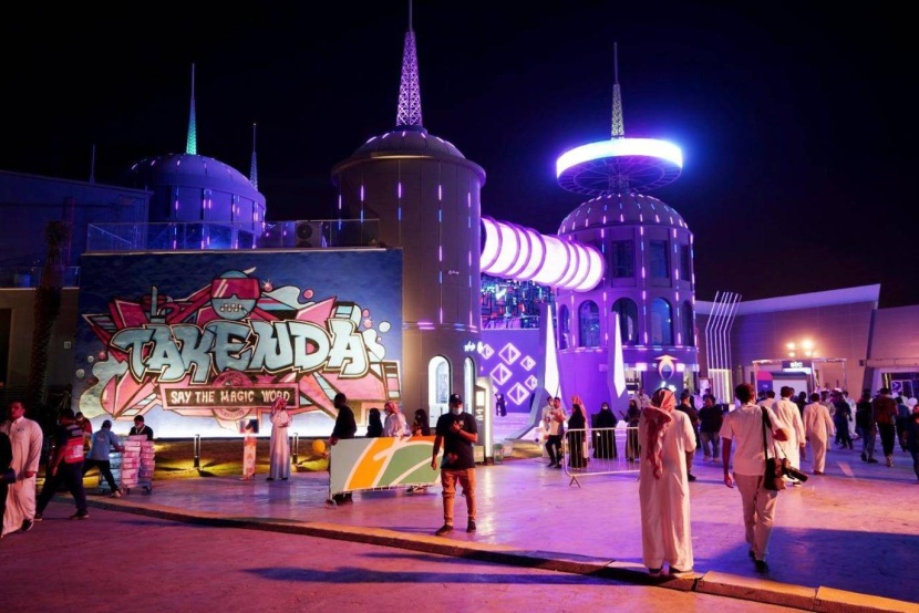 «خط زيبلاين» .. فرصة لمعايشة برج القفز والانزلاق الحر