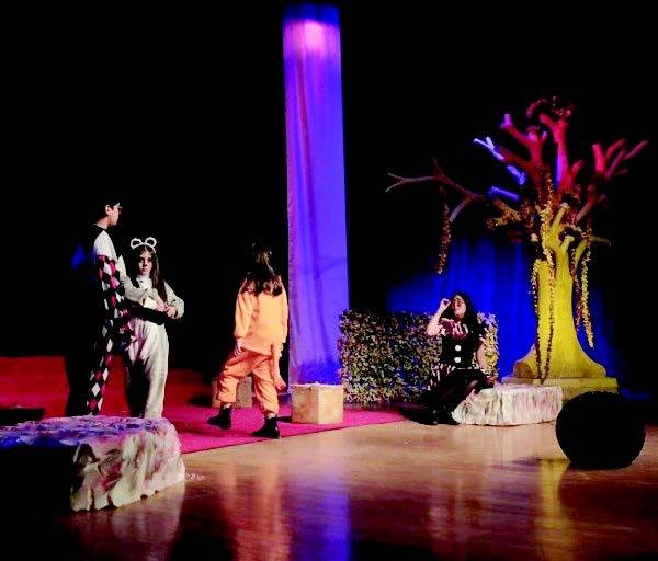 انطلاق عروض مسرحية «سطح البيت» في الرياض