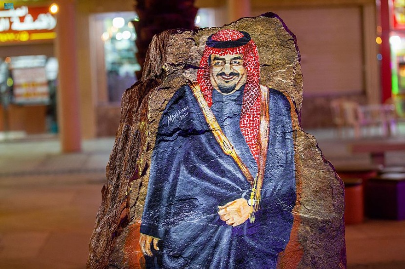 "حديث الرواسي" .. قصة مرسومة على الصخور تجسد قادة المملكة في "نبض الرياض"