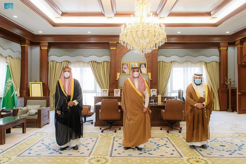 الأمير فيصل بن سلمان يستقبل الرئيس التنفيذي لتجمع المدينة المنورة الصحي