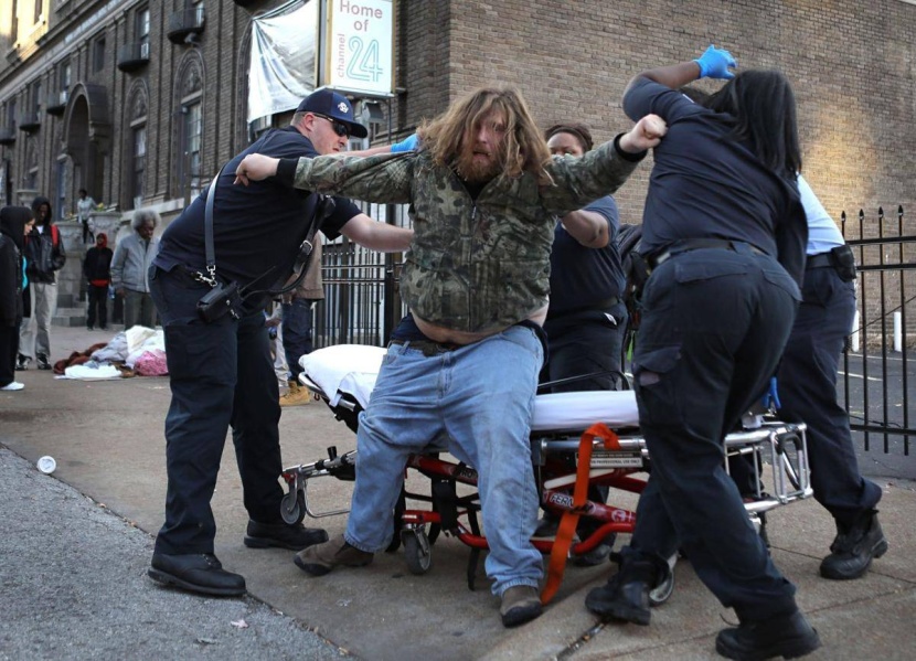 كارثة الجرعات الزائدة تتفاقم .. هل تنهي أمريكا حربها على المخدرات؟