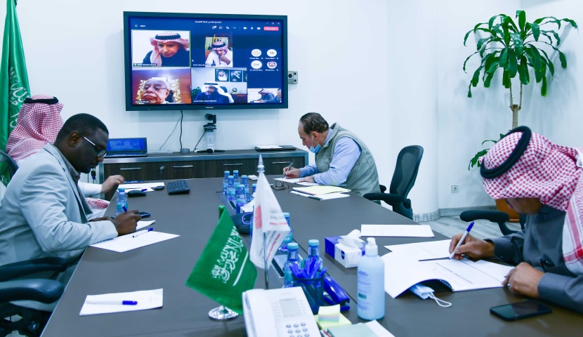 مركز الملك سلمان لأبحاث الإعاقة تناقش مستجدات السياسات المالية والادارية