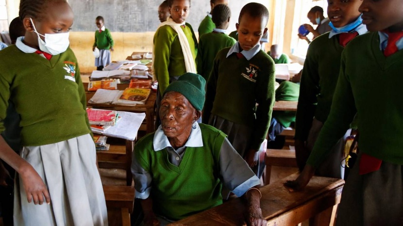 كينية تبلغ 99 عاما تعود إلى المدرسة لتحقيق حلمها الطبي