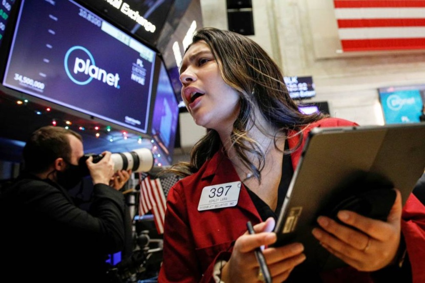 المتداولون يعانون في سوق الأسهم الأمريكية المتقلبة