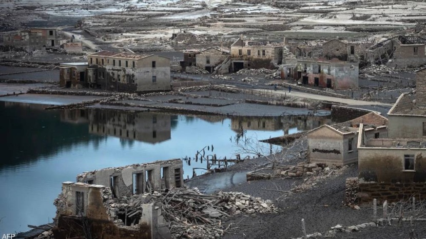 قرية «الشبح» .. تعود إلى الظهور بعد اختفاء 30 عاما بسبب الجفاف