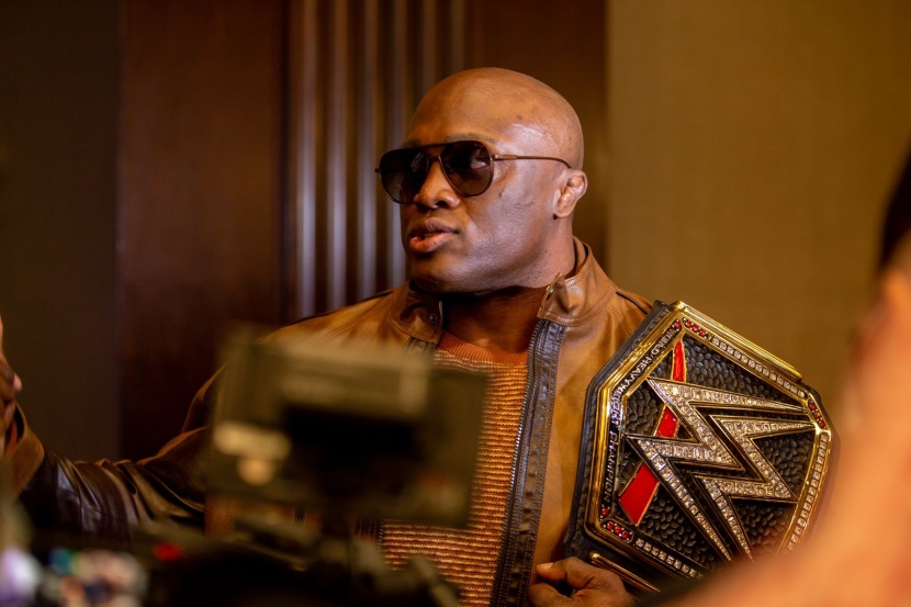 نجوم عرض"ELIMINATION CHAMBER" يتهيؤون للنزالات تحت قبة "جدة سوبر دوم" العالمية