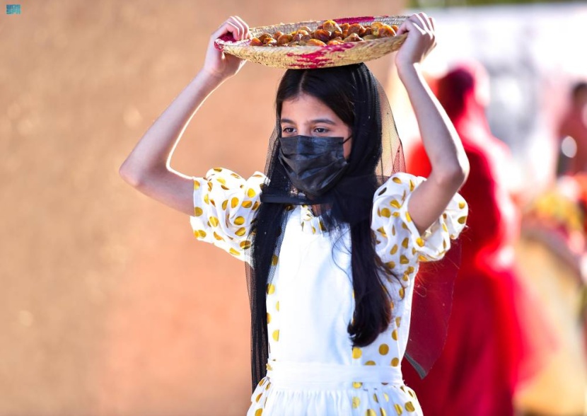 طفلة الرطب