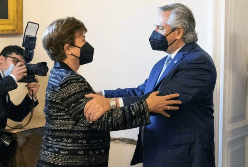 ديون الأرجنتين تدق جرس الإنذار في الأسواق الناشئة