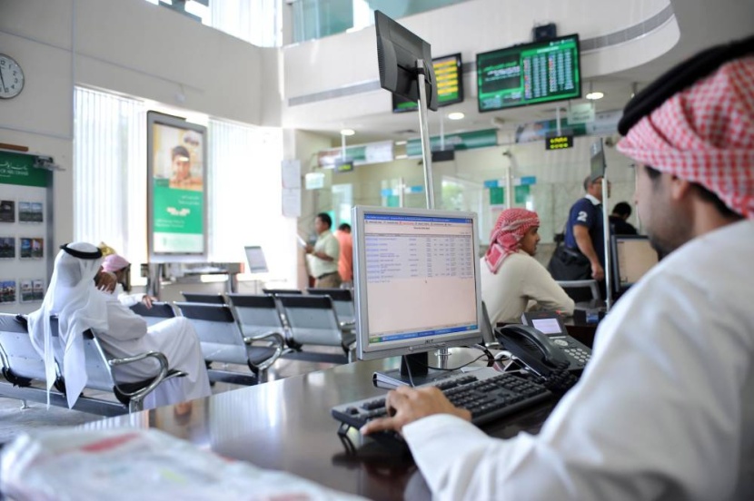 التحول الرقمي يدفع البنوك في السعودية إلى إغلاق 131 فرعا و2300 صراف آلي في عامين