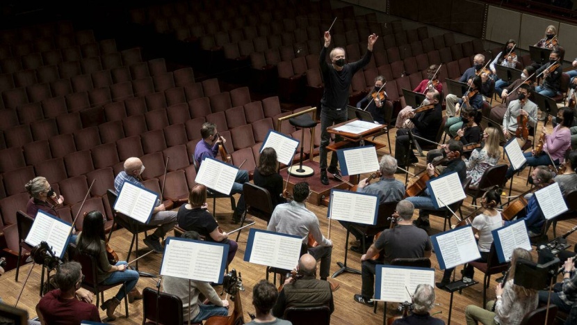 رغما عن كورونا .. الفرق الموسيقية تواصل العزف للجماهير