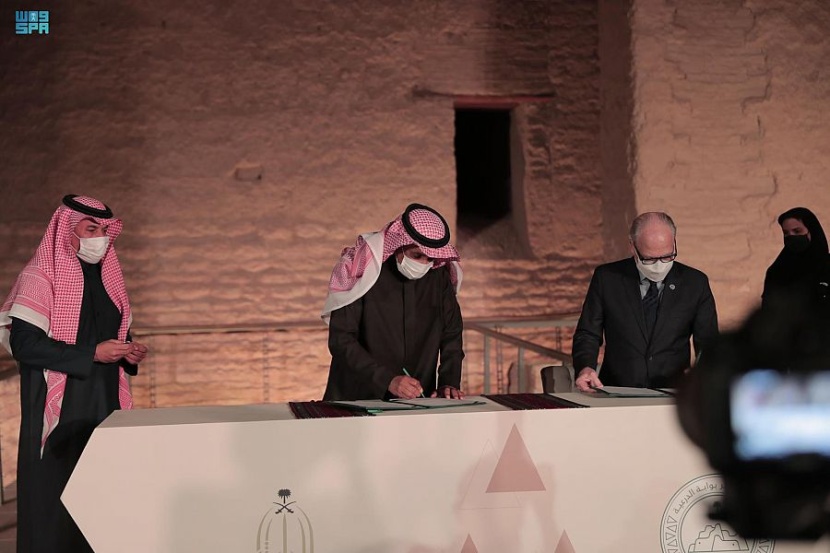"الدرعية" و "الدارة" يوقعان اتفاقية تعاون لتنفيذ مشاريع لـ "أرض الملوك والأبطال"
