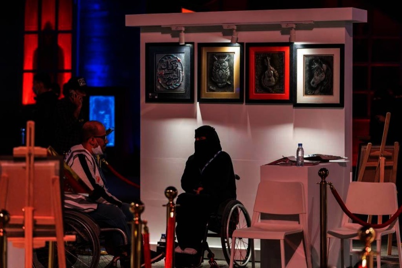 الرسامون من ذوي الإعاقة يطلقون مواهبهم في معرض الفنون