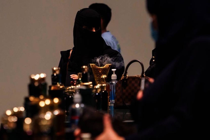 معرض العطور .. علامة فارقة في تنوع المنتجات الحصرية والنادرة