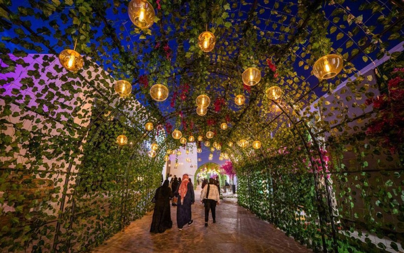 خيارات ترفيهية بين الطبيعة والإضاءات في "ذا آلي" البوليفارد