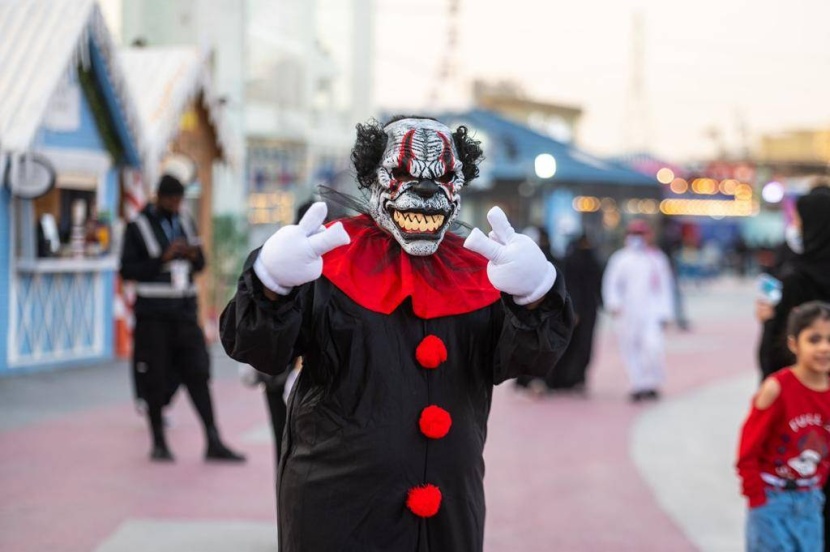 أزياء جيل السبعينيات تزين منطقتي البوليفارد وونتر وندرلاند في مهرجان التنكر