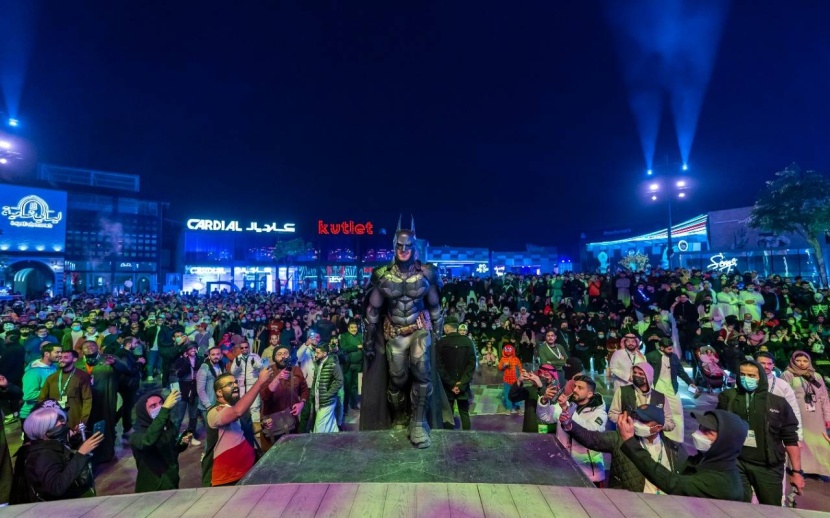 «مهرجان التنكر» .. الأبطال الخارقون في «موسم الرياض»