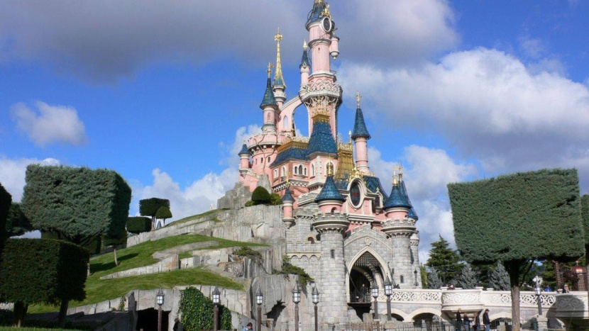 اتهام «ديزني» بالعنصرية بسبب استعراض عن الهنود الحمر