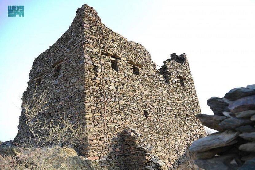 «حصن ماغص» .. متحف سياحي على قمة جبل