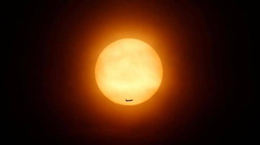 موجات غامضة تدور حول الشمس تحير العلماء