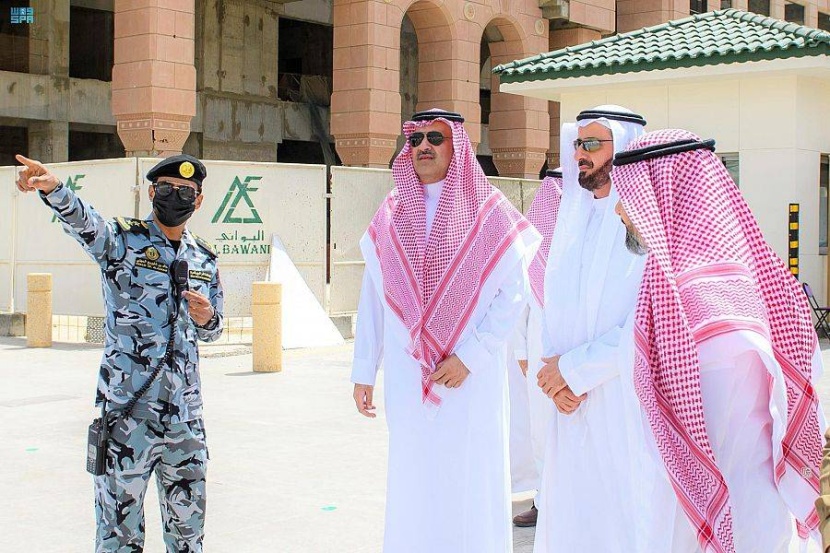 أمير المدينة المنورة يتفقد الاستعدادات لخدمة زوار المسجد النبوي
