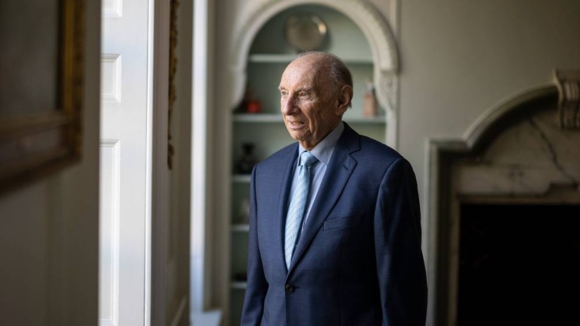 شركات المحاماة في المملكة المتحدة تعيد التفكير في التفرقة العمرية