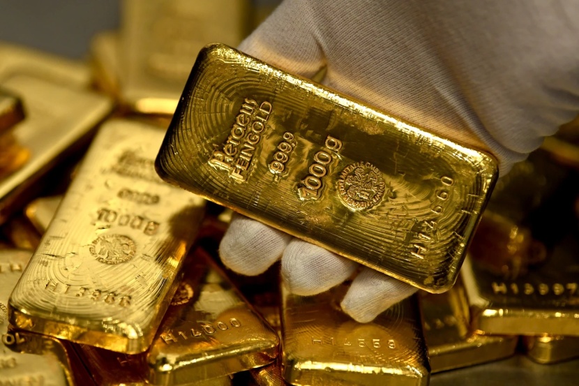 الذهب يبتعد عن أعلى مستوياته .. 2044.6 دولار للأوقية