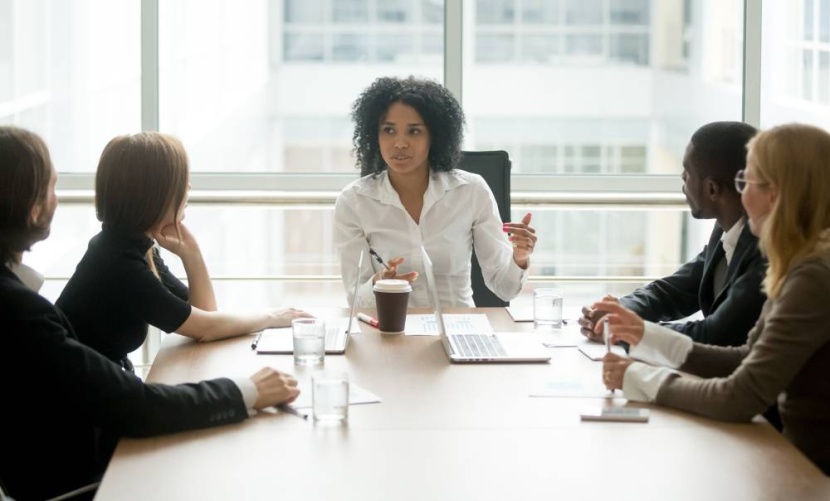 7 أمور ينبغي للنساء أن يعرفنها عن المال