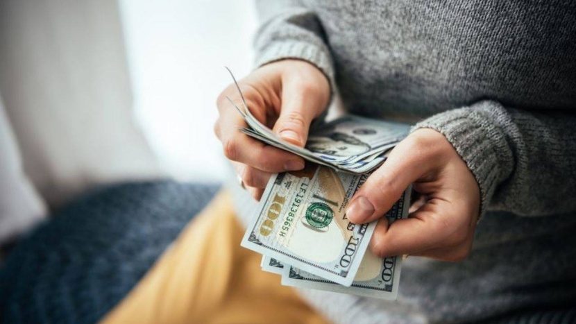 7 أمور ينبغي للنساء أن يعرفنها عن المال