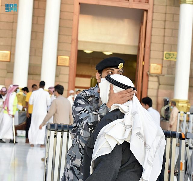 رجال الأمن .. صور مشرفة وهمة عالية في خدمة ضيوف المسجد النبوي
