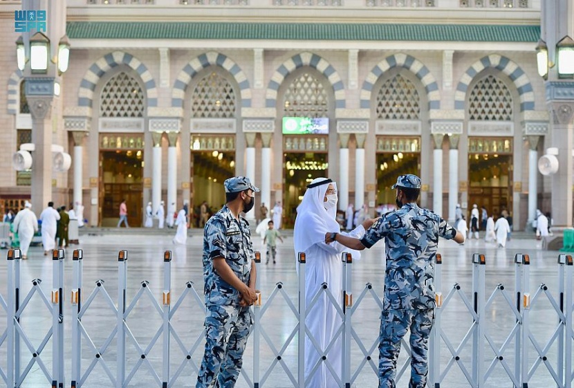 رجال الأمن .. صور مشرفة وهمة عالية في خدمة ضيوف المسجد النبوي