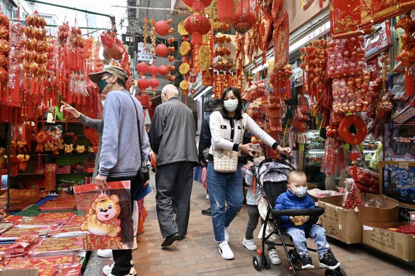 إلى أي اتجاه دفعت الجائحة معدل المواليد في الصين؟