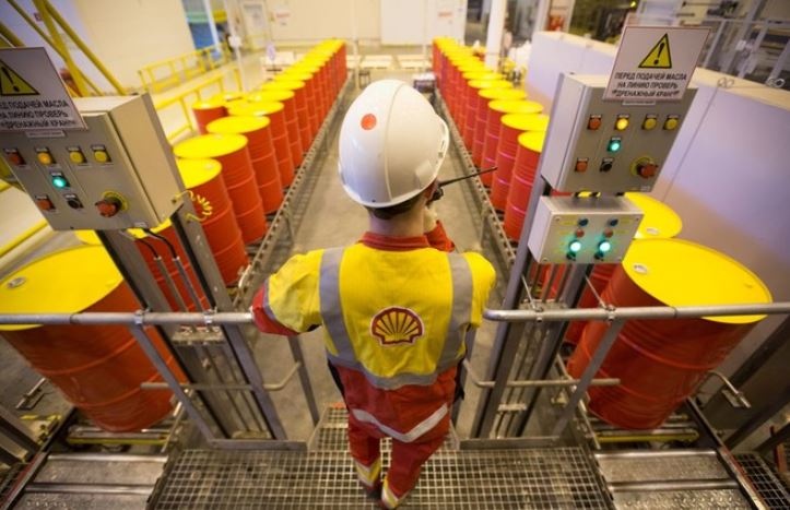 "شل" تجري محادثات مع شركات صينية لبيع حصتها في مشروع غاز روسي