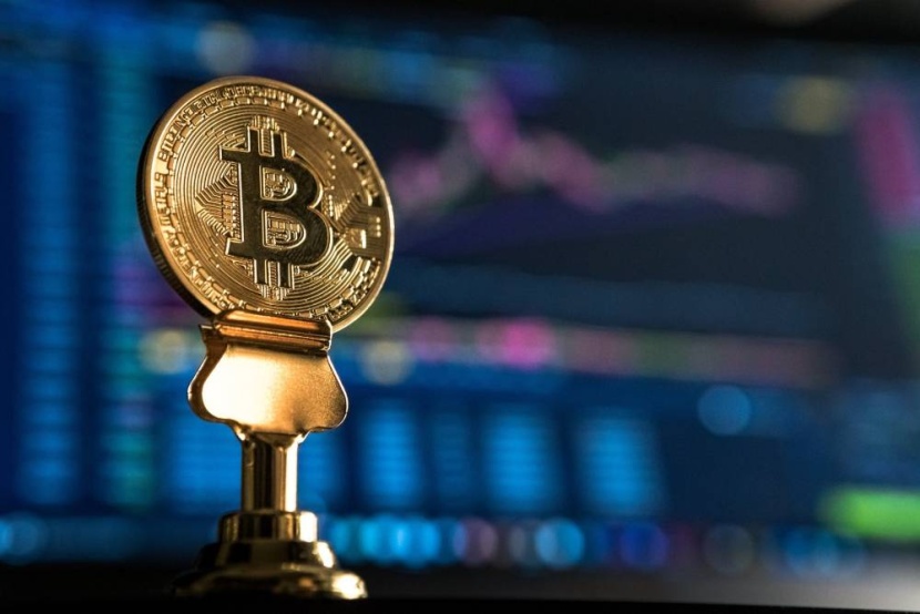 صناديق التحوط تعيد ترتيب أوراقها .. العملات المشفرة على حساب الأسهم والسندات